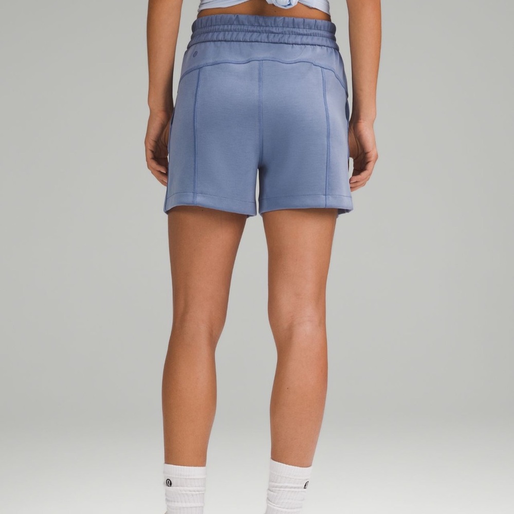 lululemon softstreme high-rise short 4 inch- SOLD OUT ONLINE - Picture 3 of 4